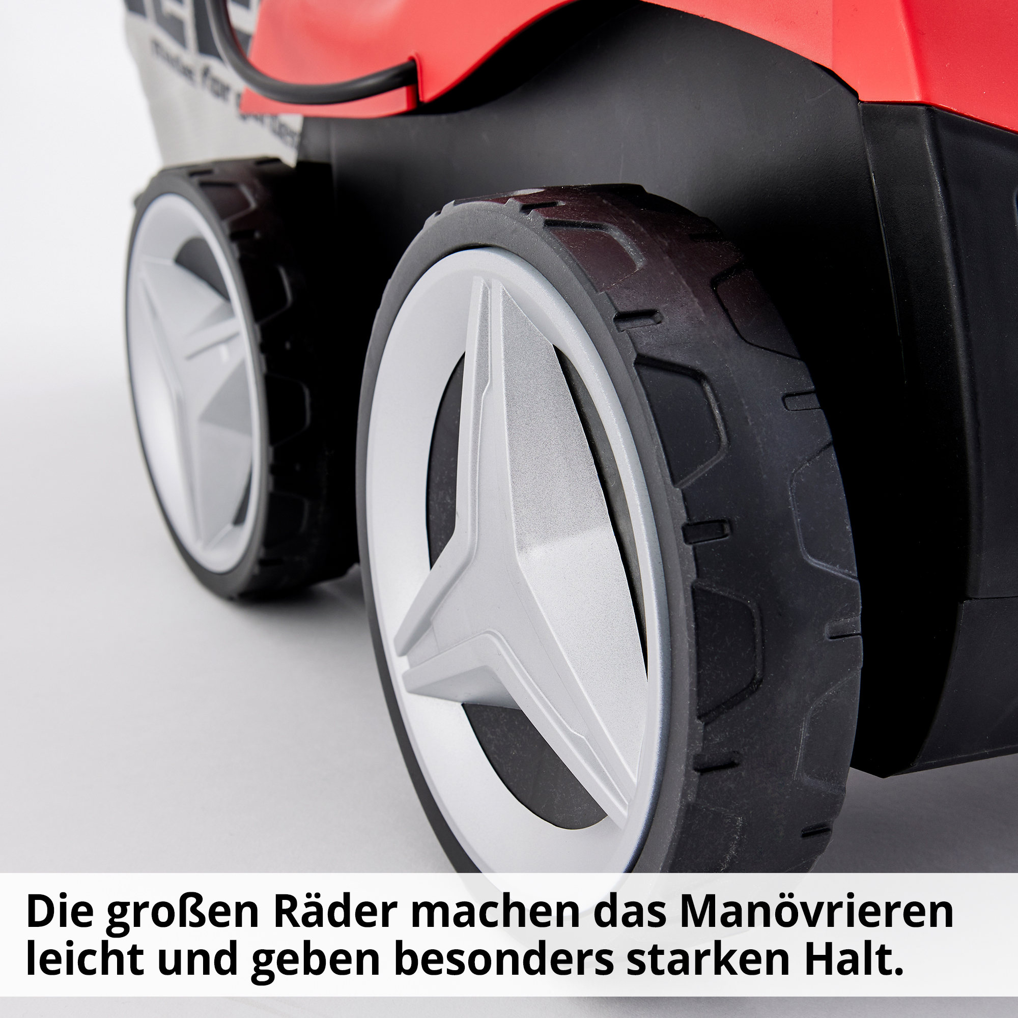 Große Räder Profil Vertikutierer leichtgängig Fahrwerk Kunststoff schwarz HECHT 1999