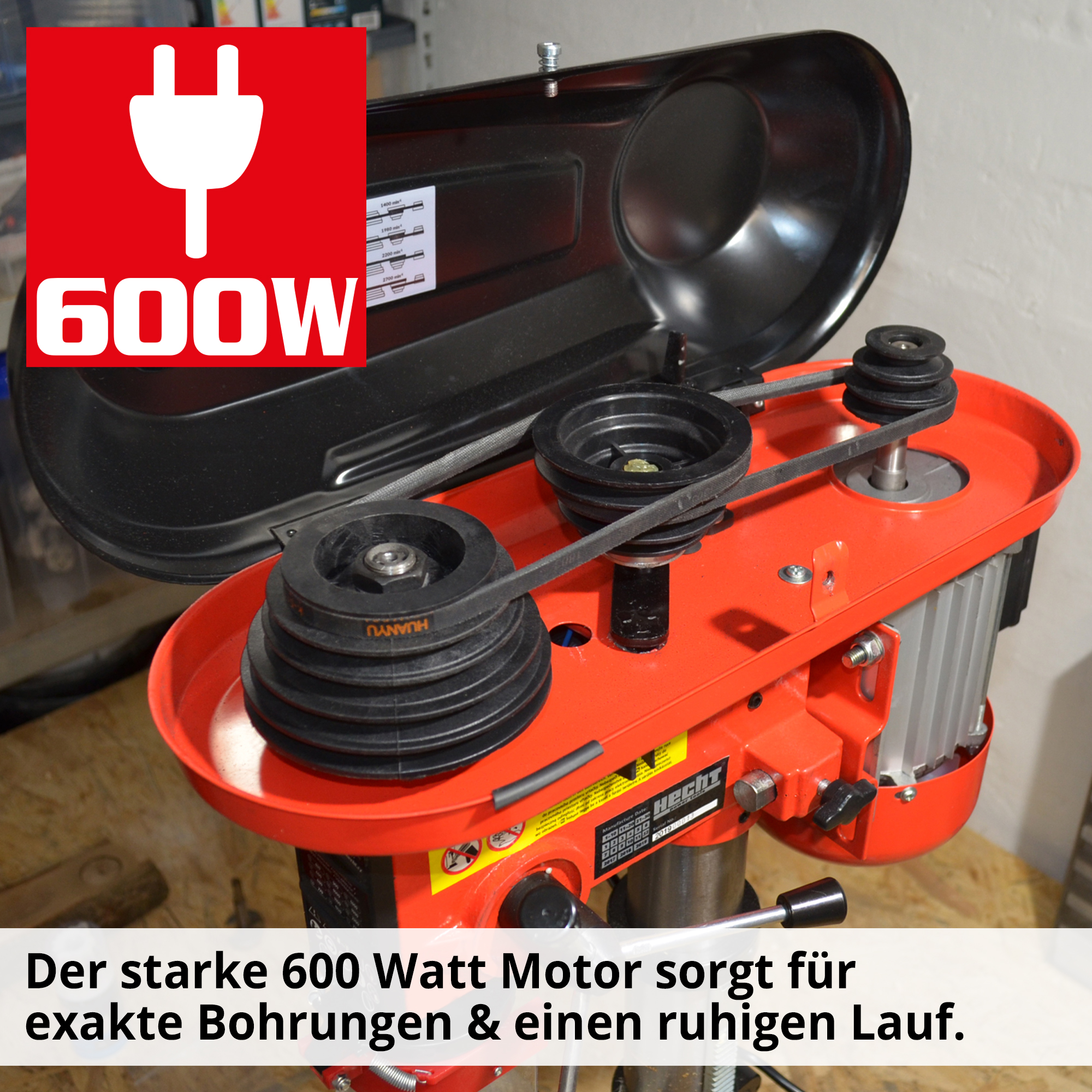 Standbohrmaschine Motor 600 Watt Antrieb Riemenscheiben Keilriemen Übersetzung geöffnet Gehäuse oben (Dieses Bild wurde mit Hilfe von KI generiert.)