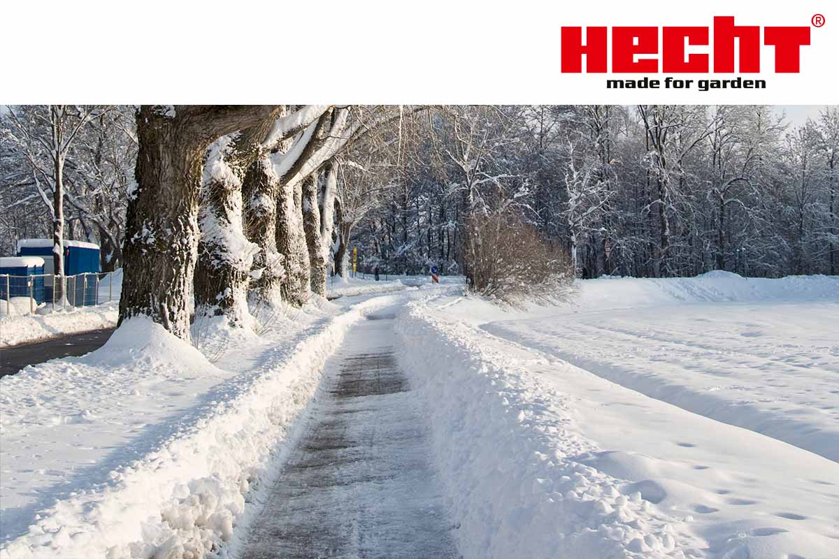 Winterlandschaft mit geräumtem Weg. (Dieses Bild wurde mit Hilfe von KI generiert.)