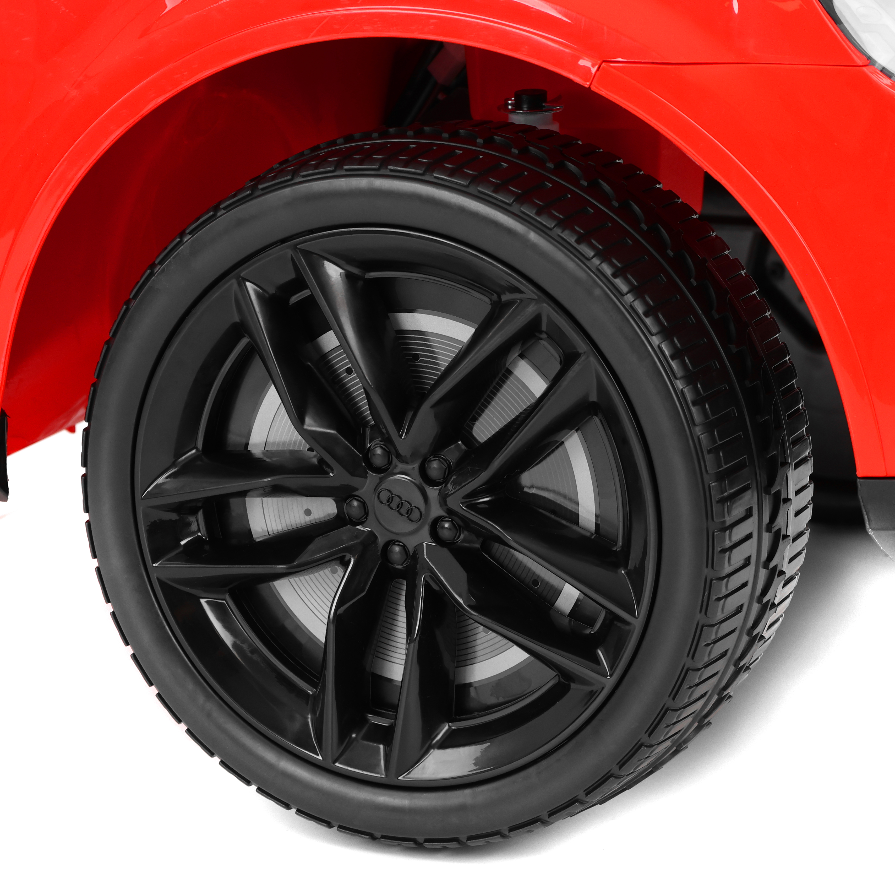 Kinder-Elektroauto HECHT Q7: Roter Außenspiegel mit S-line Logo (Dieses Bild wurde mit Hilfe von KI generiert.)