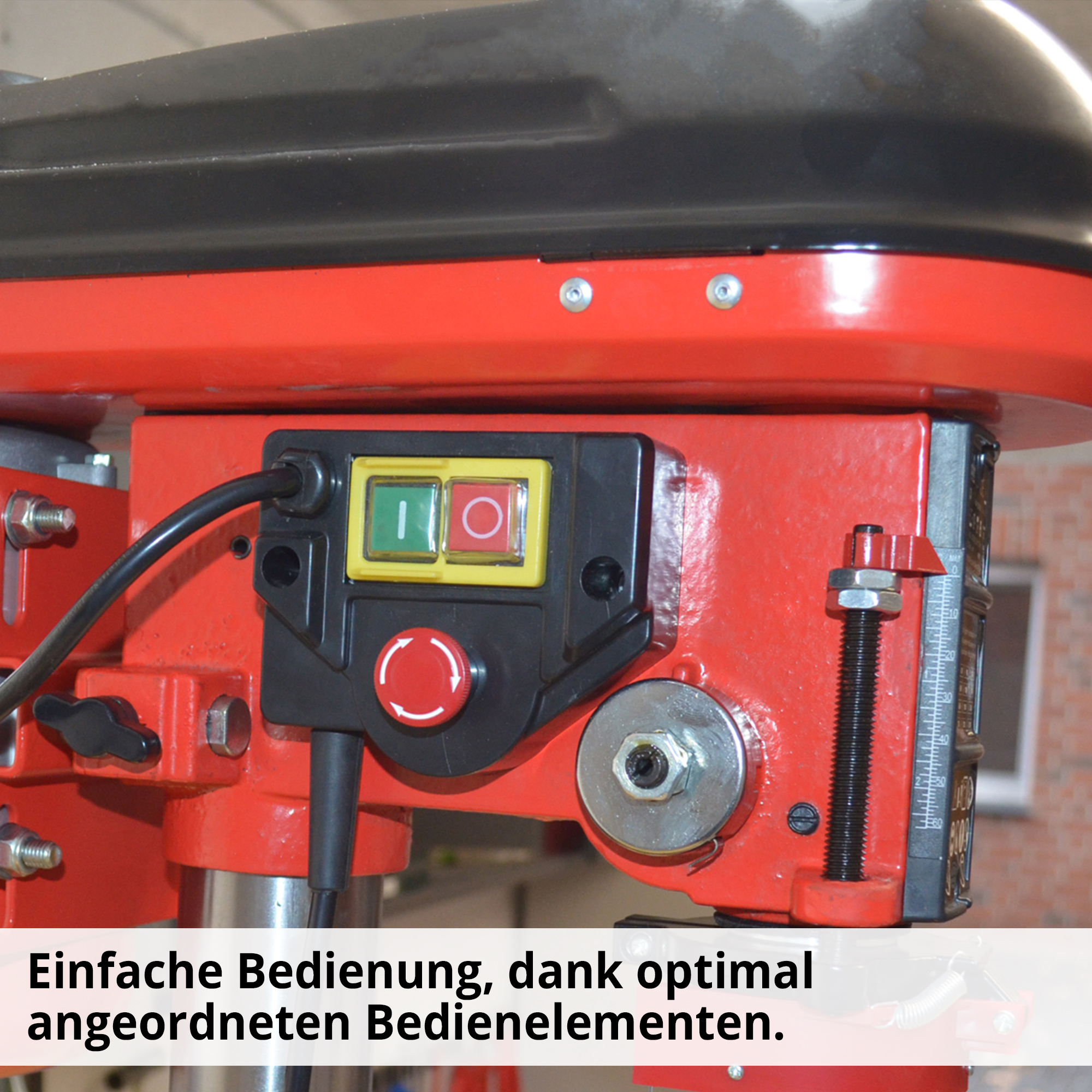 Standbohrmaschine Bedienelemente Schalter Ein Aus Not-Aus Sicherheitsschalter Frontansicht (Dieses Bild wurde mit Hilfe von KI generiert.)